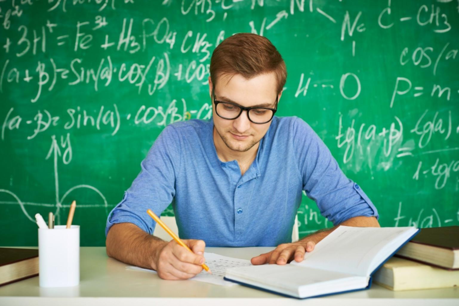 Personas participando en sesión de psicología colectiva